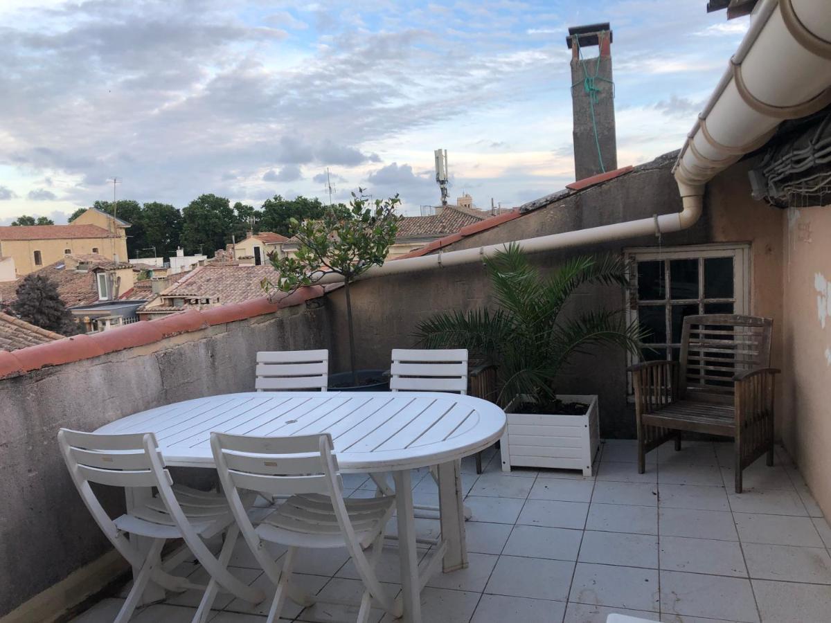 Terrasse tropézienne centre Nîmes Extérieur photo